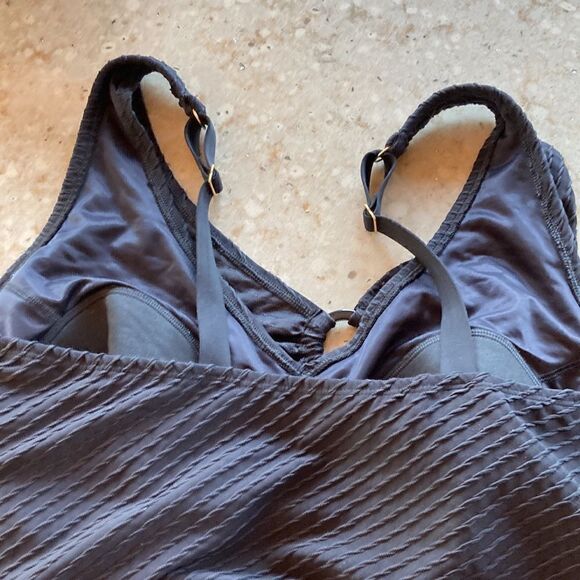 Lands’ End Plus Size textured O ring swim dress soft cup adjustable straps 2X - Picture 6 of 8